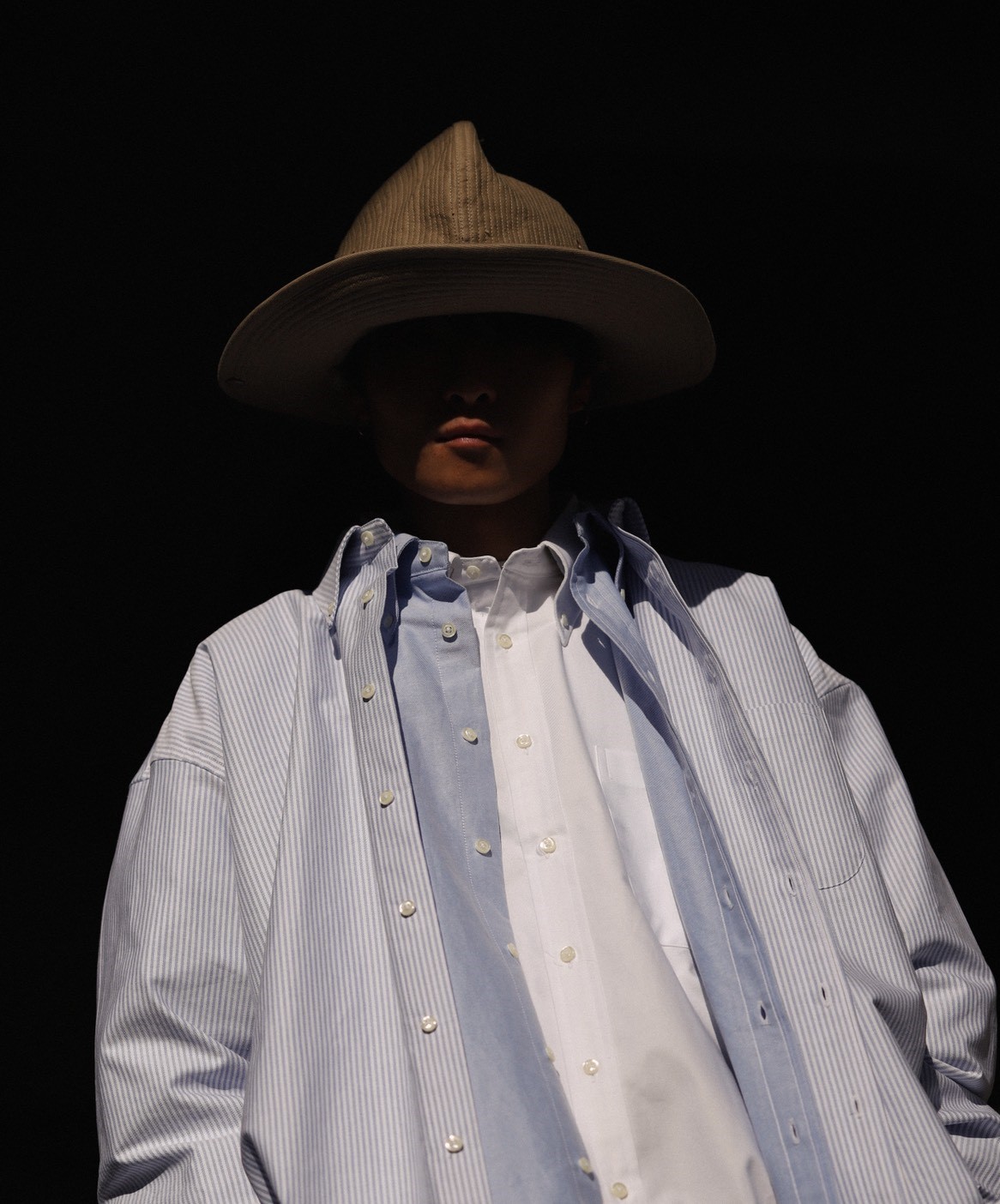 Sillage × INDIVIDUALIZED SHIRTSによるスクエアシルエットのボタン