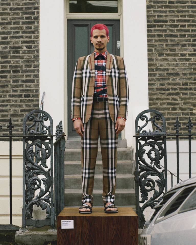 Burberry カーディガン　アイコンストライプ　 リカルドティッシ　現行 Burberry カーディガン アイコンストライプ リカルドティッシ