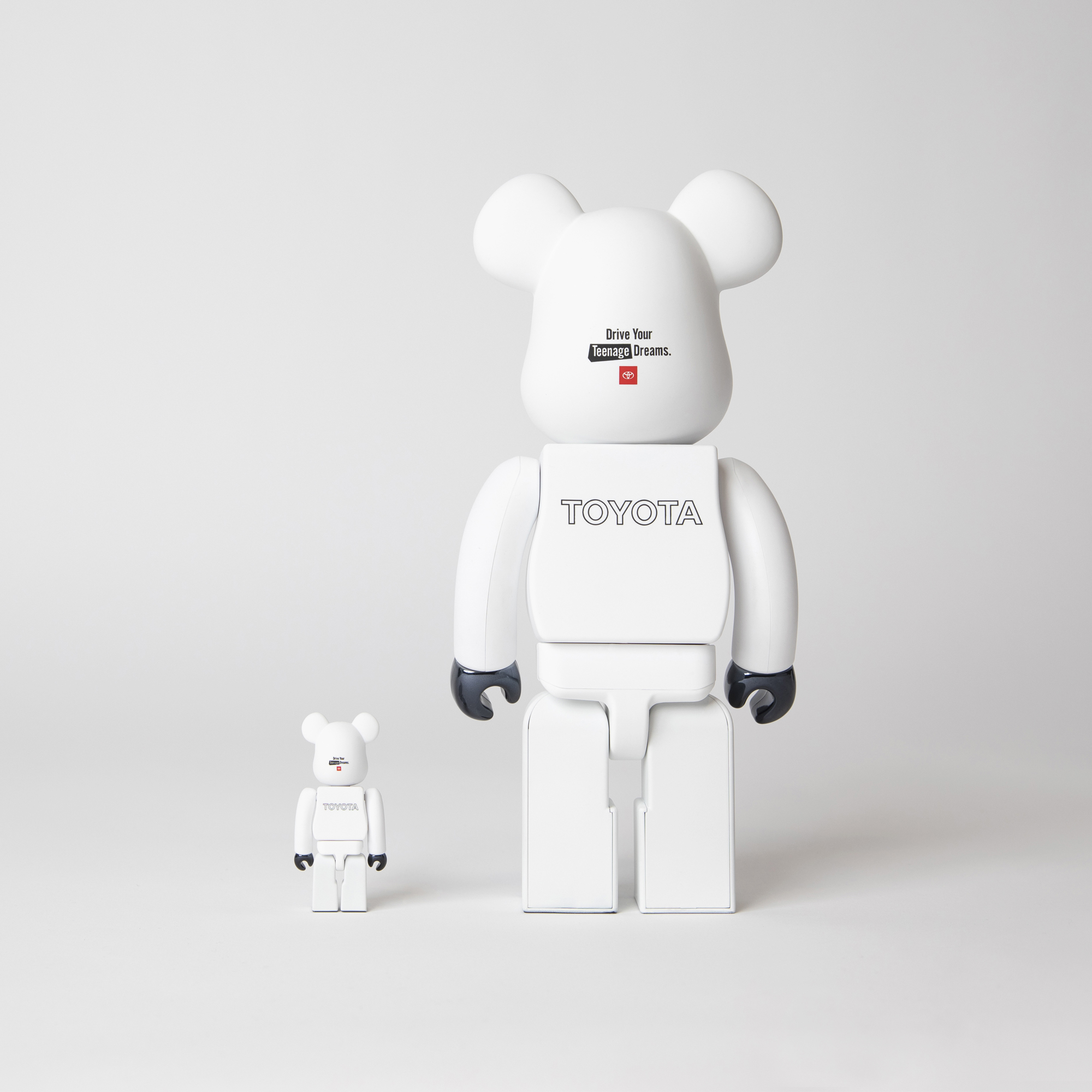 TOYOTA × BE@RBRICKのコラボ第3弾は新⾊ホワイトの100% & 400%が登場 ...