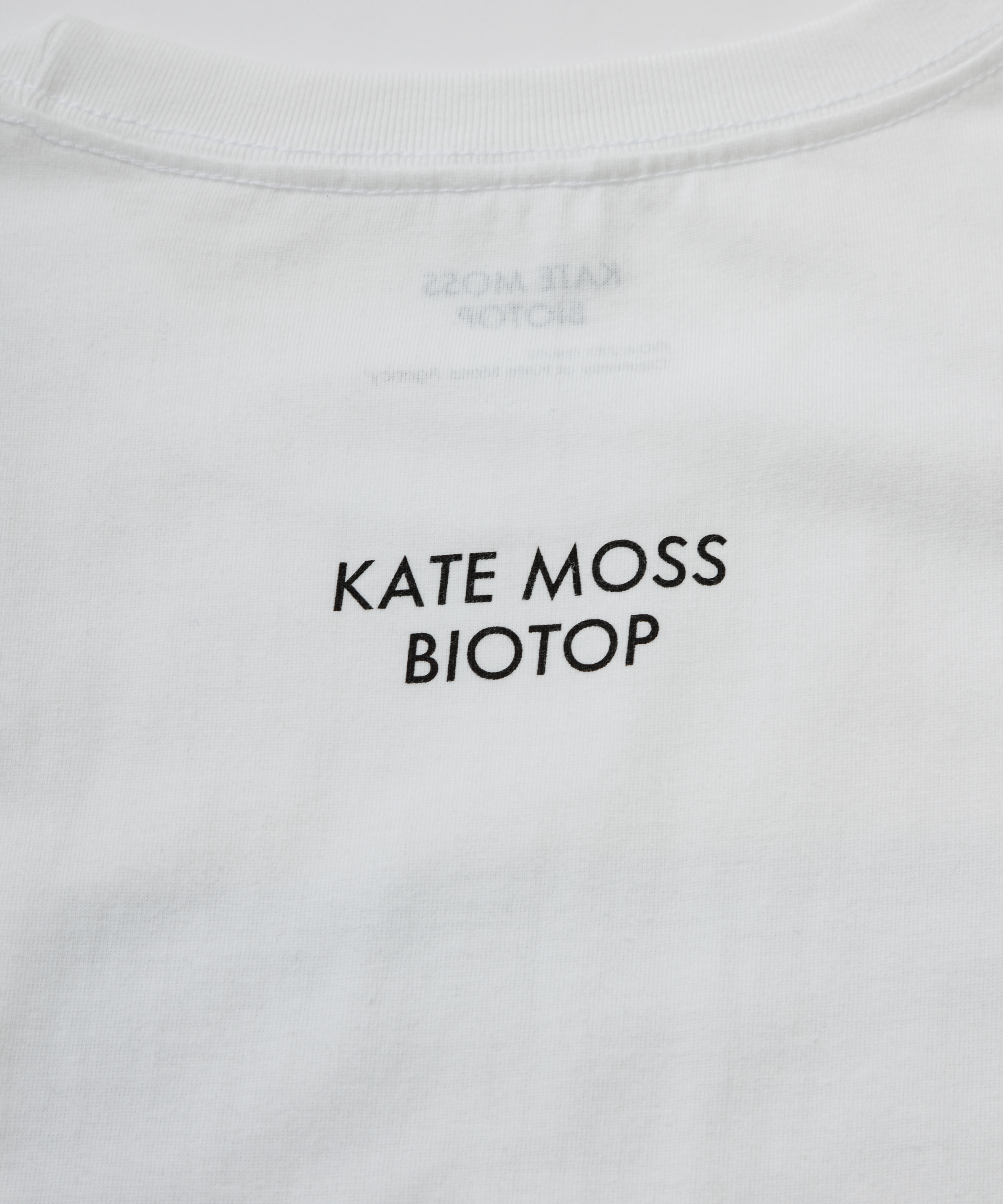 BIOTOPよりDavid Simsが撮り下ろしたKate MossのTシャツが発売 | EYESCREAM