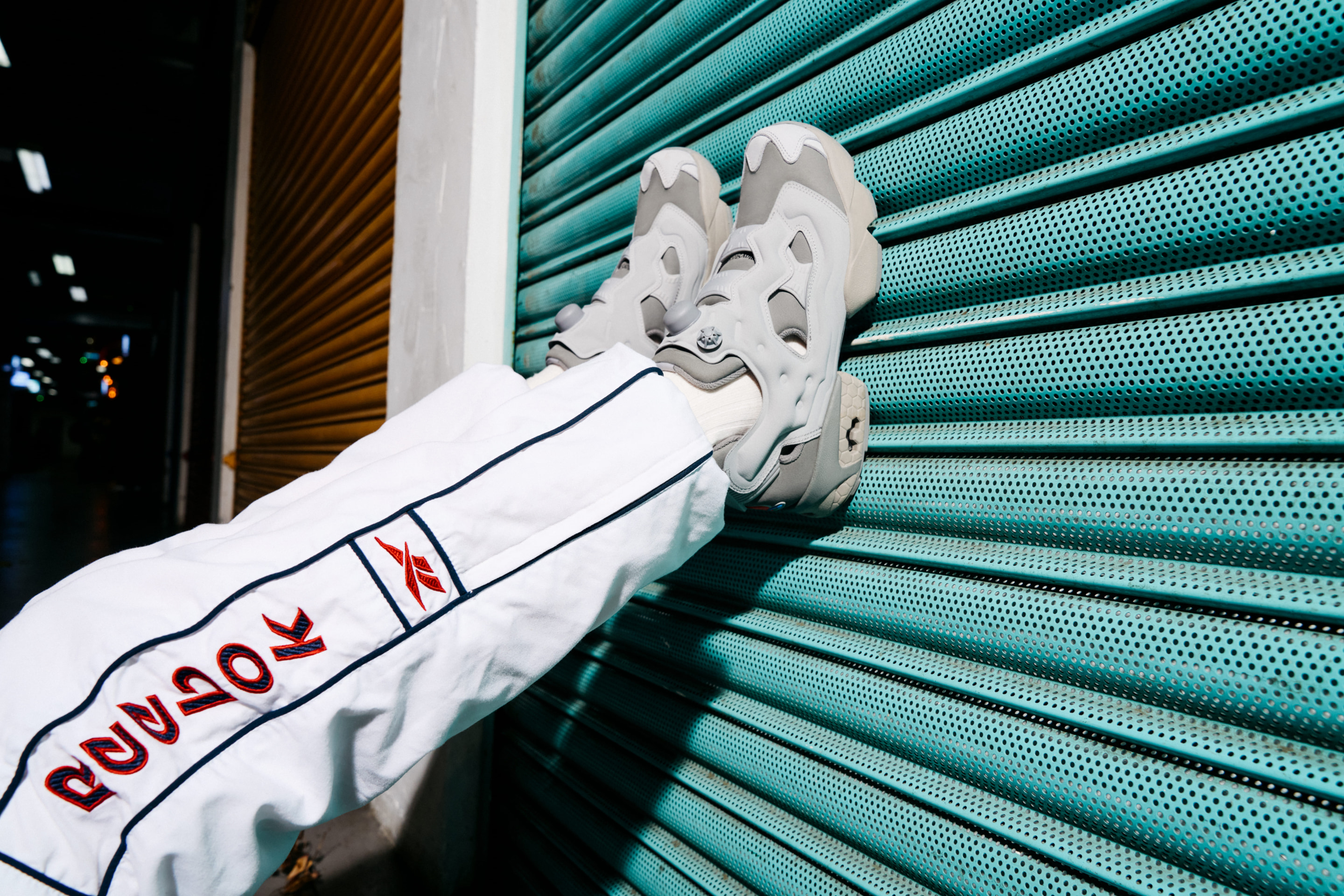 レイリー専用 Reebok〉×『PlayStation®︎』の特別なコレクション、明日10/24(金)から